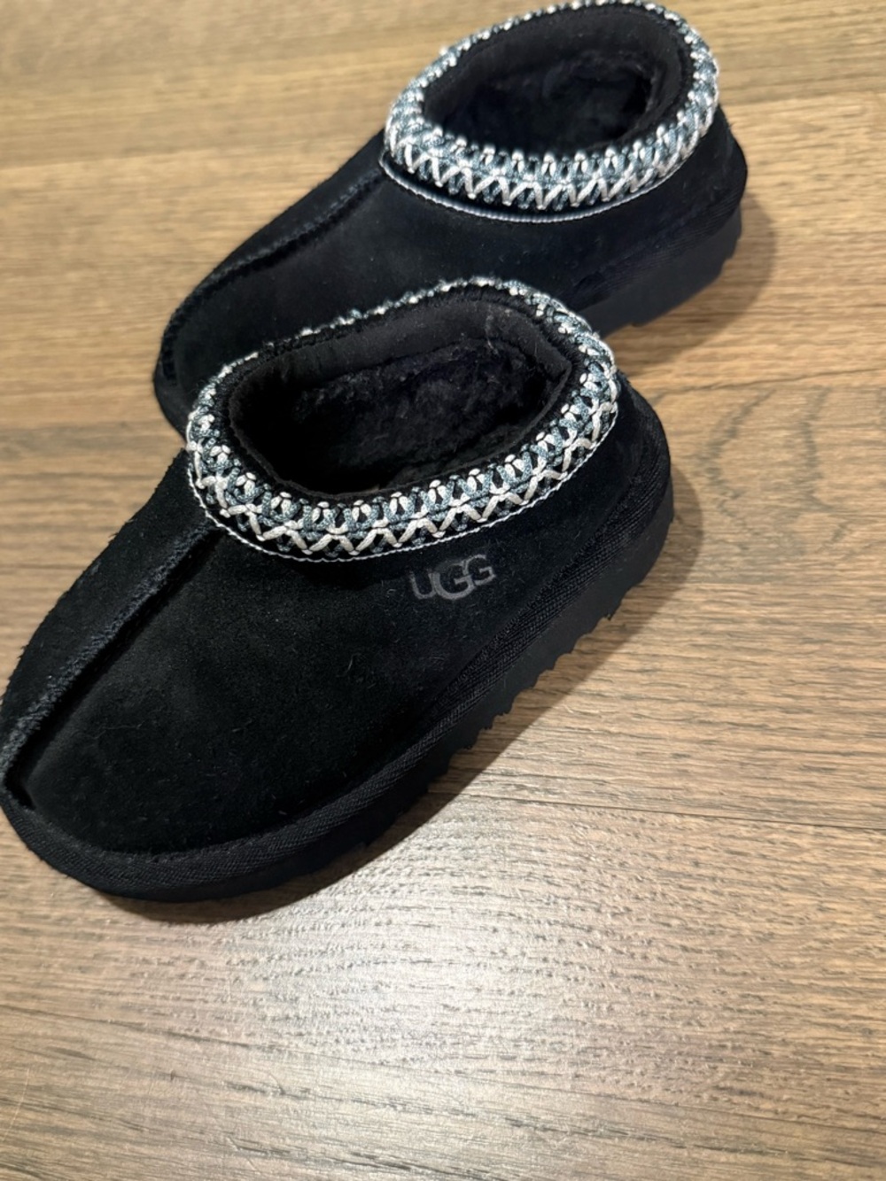 UGG Like New Black Tasman Slipper Size: Baby 7